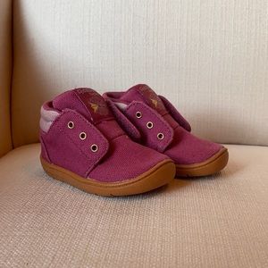 NWOT Reebok Purple Canvas Peek n’ Fit Sneakers